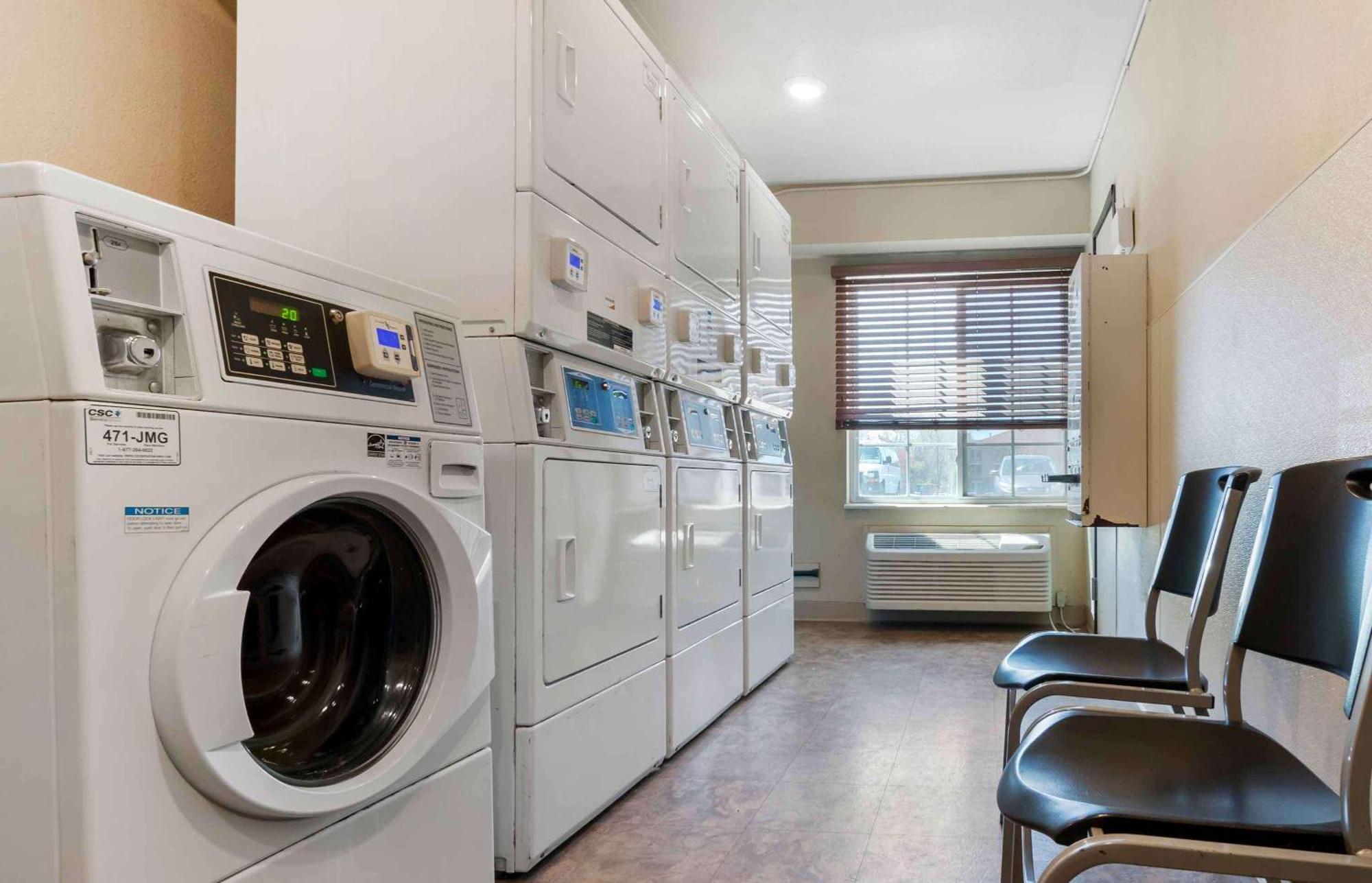Extended Stay America Select Suites - Kansas City - South - I-49 מראה חיצוני תמונה